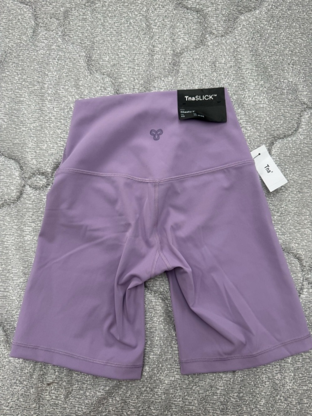 Aritzia TnaSLICK Cheeky Hi-Rise 7 inches Shorts Breezy Purple XS New With Tags - Picture 2 of 4